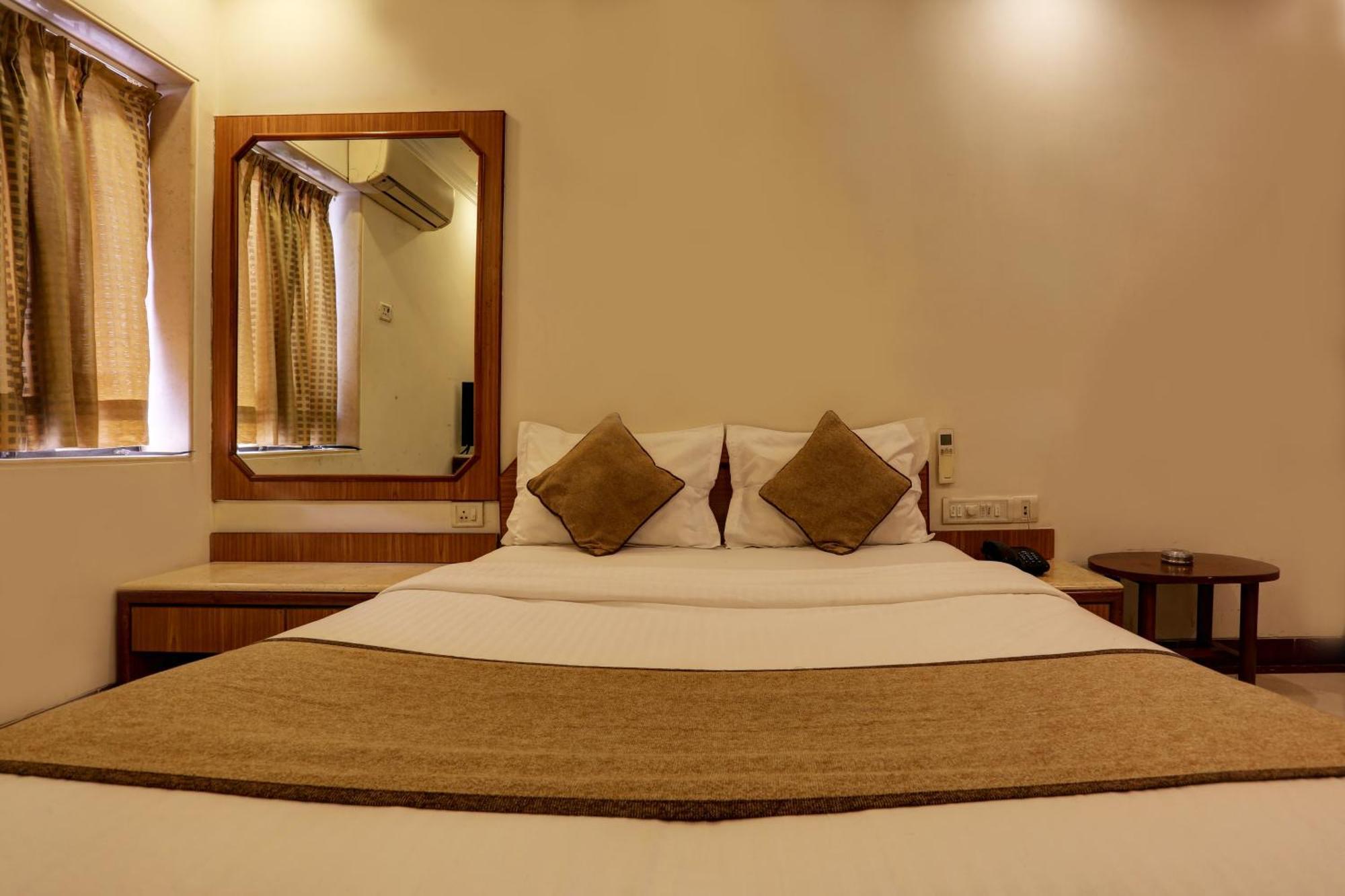 Accord Hotel Mumbai Exterior foto