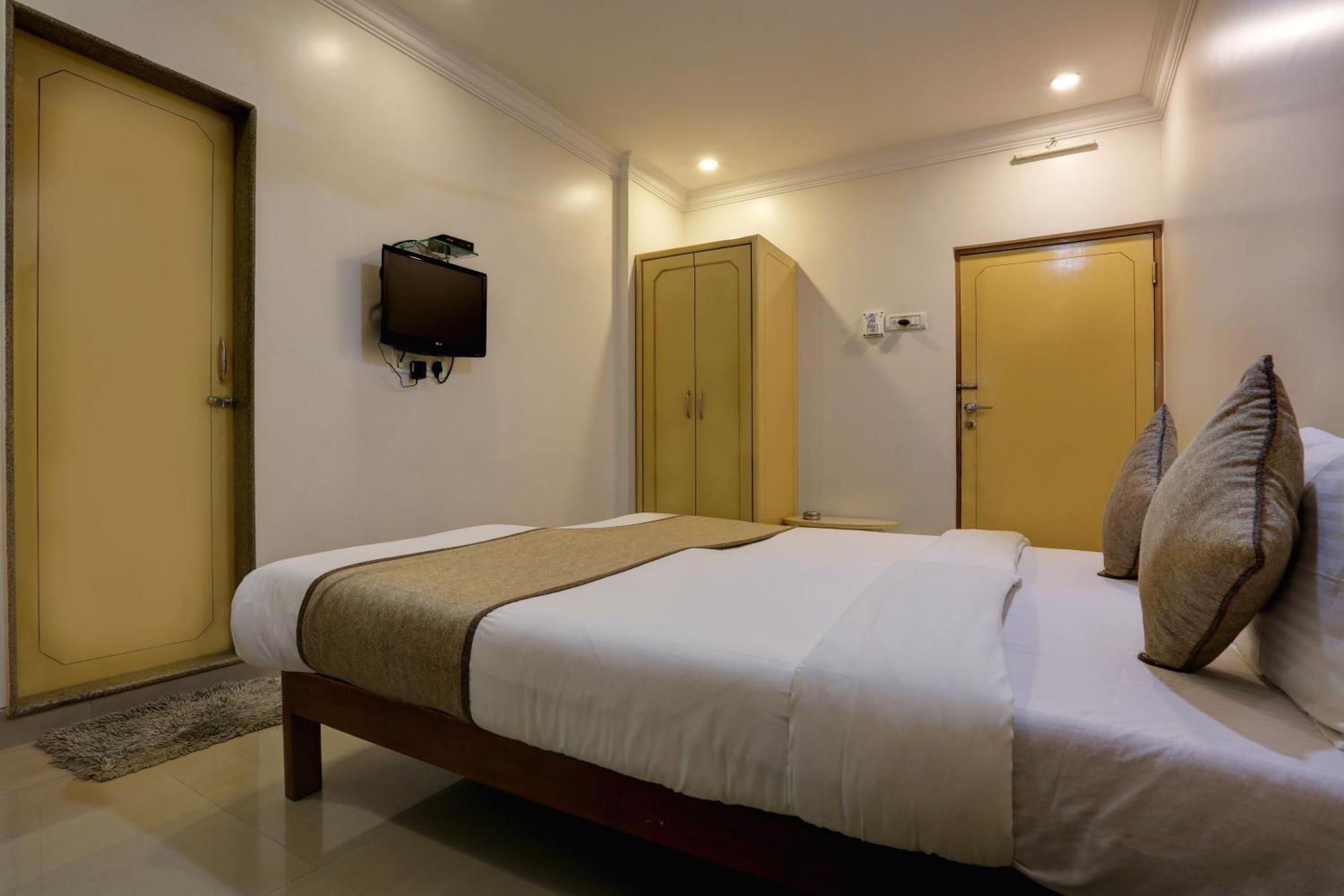 Accord Hotel Mumbai Exterior foto