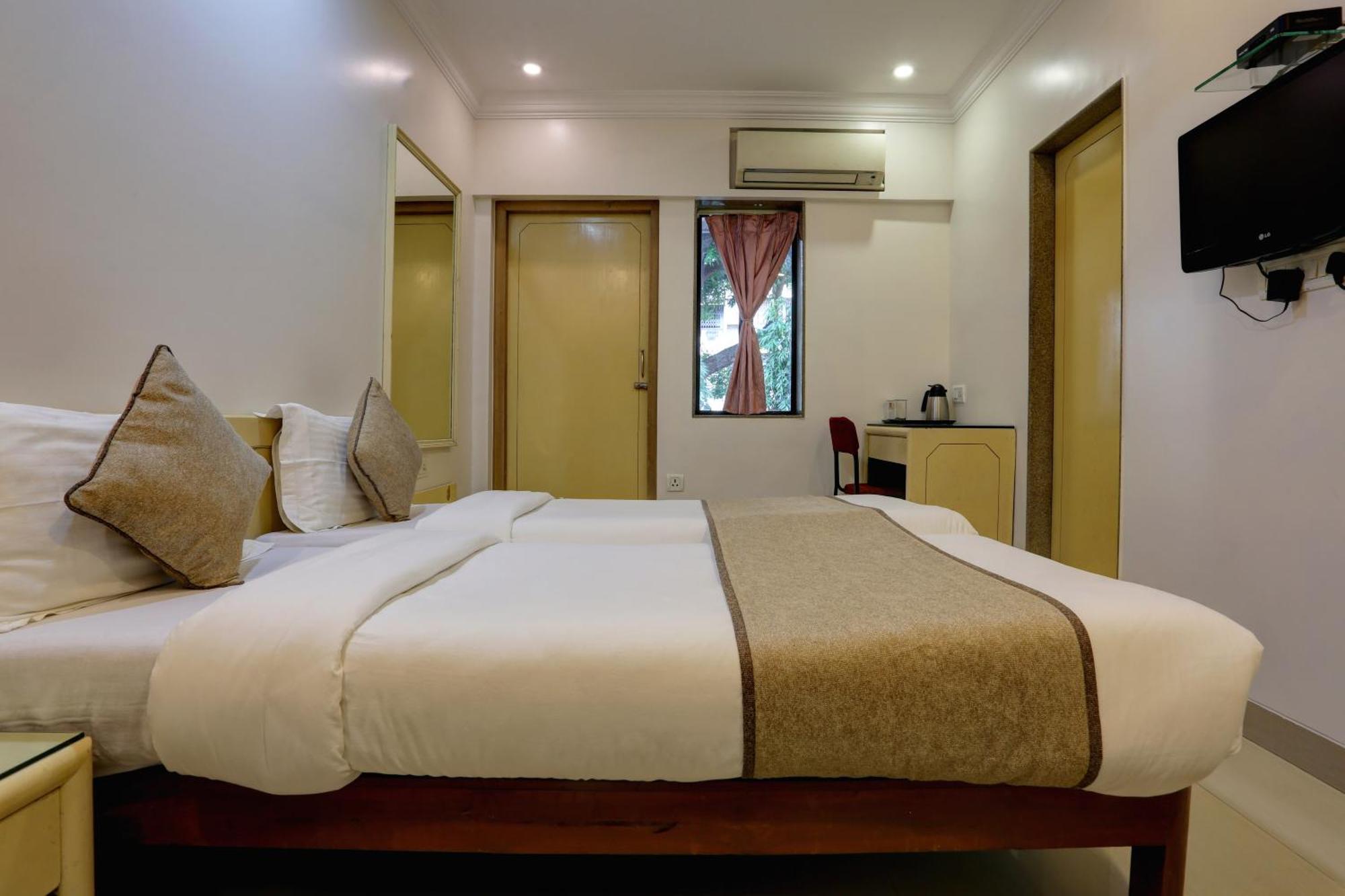 Accord Hotel Mumbai Exterior foto