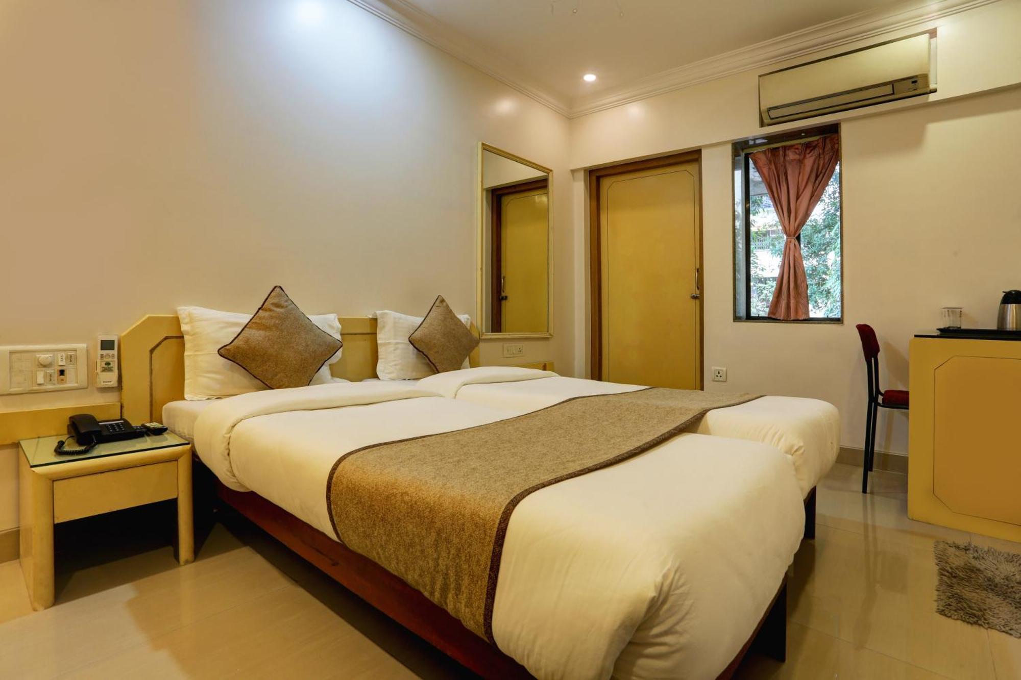 Accord Hotel Mumbai Exterior foto