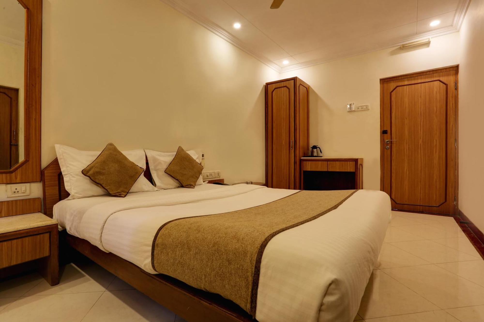 Accord Hotel Mumbai Exterior foto