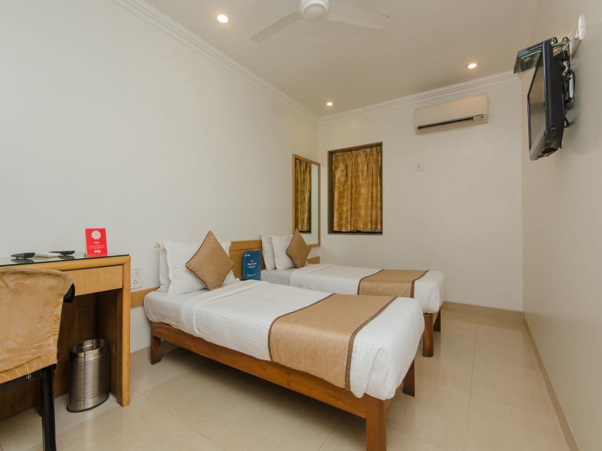Accord Hotel Mumbai Exterior foto